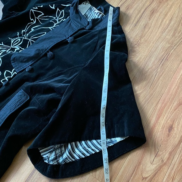 Norm Thompson Vintage Black White Velvet Jacket Embroidery Kimono Sleeves Size M - Picture 15 of 17